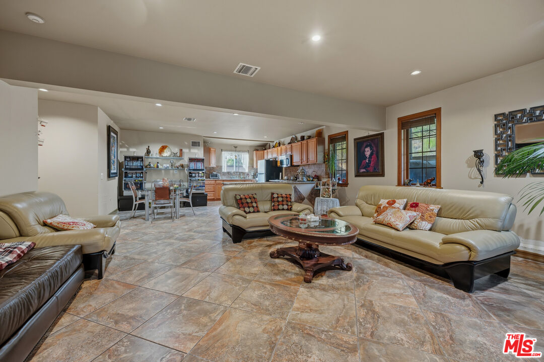 1663 Vista Dr