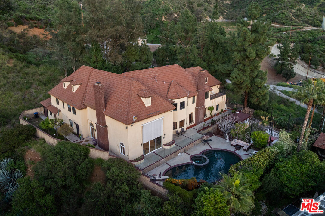 1663 Vista Dr
