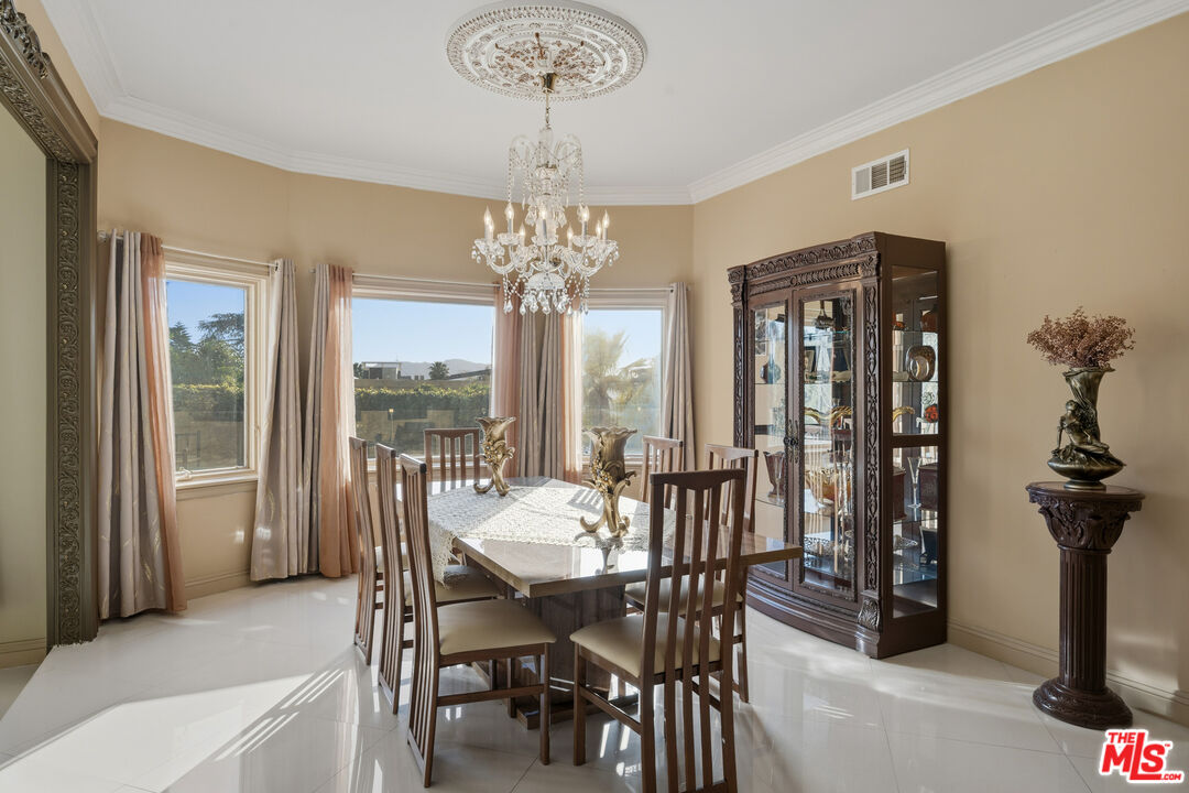1663 Vista Dr