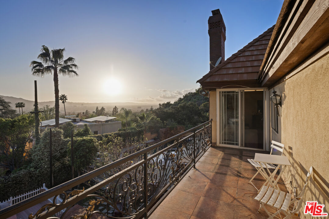 1663 Vista Dr