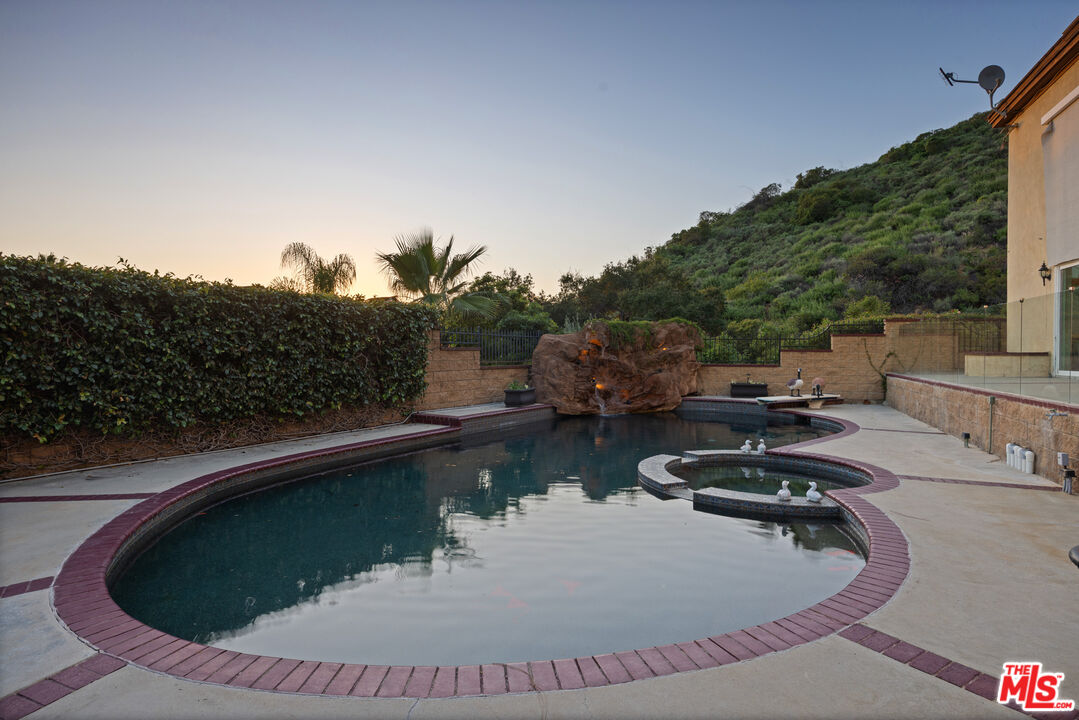 1663 Vista Dr