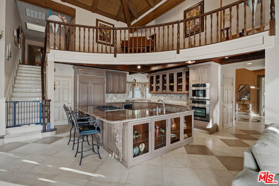 1663 Vista Dr