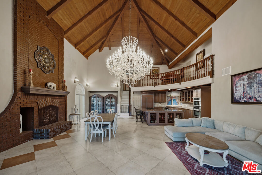 1663 Vista Dr