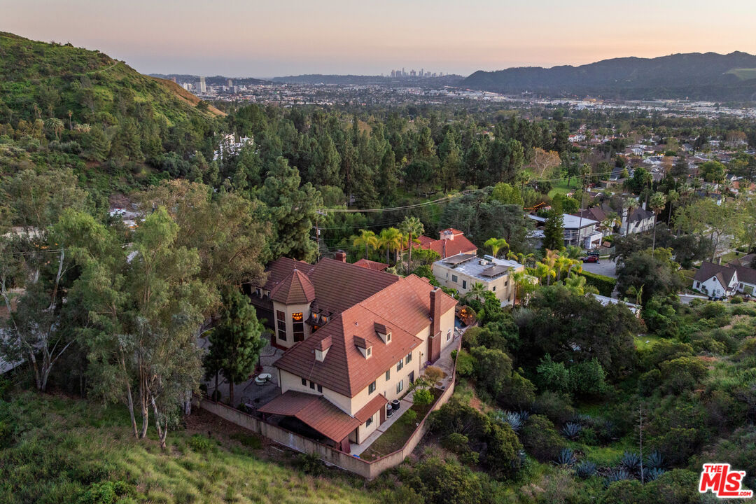 1663 Vista Dr
