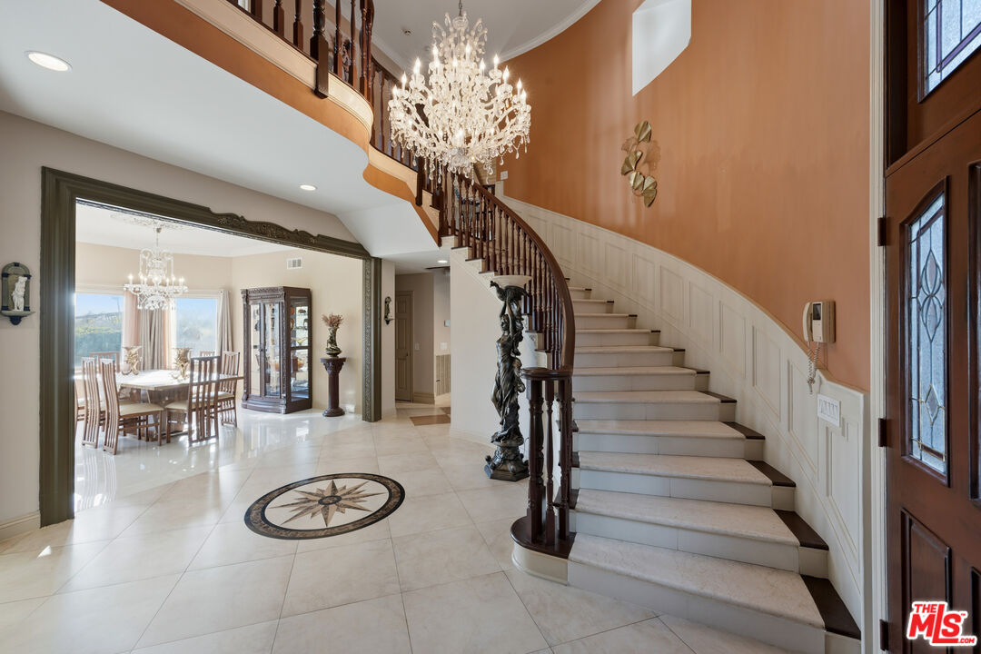 1663 Vista Dr