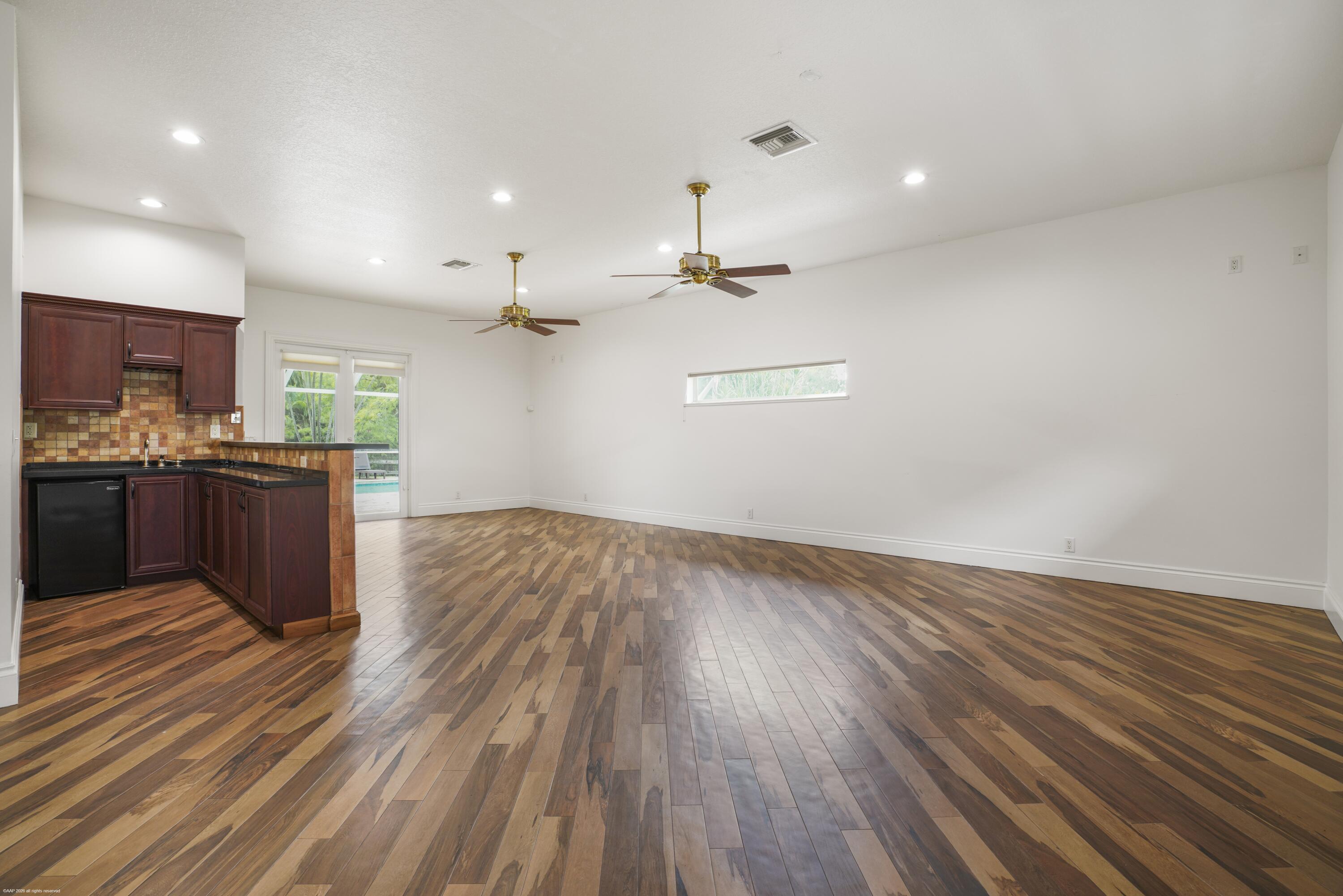 2560 Buck Ridge Trail