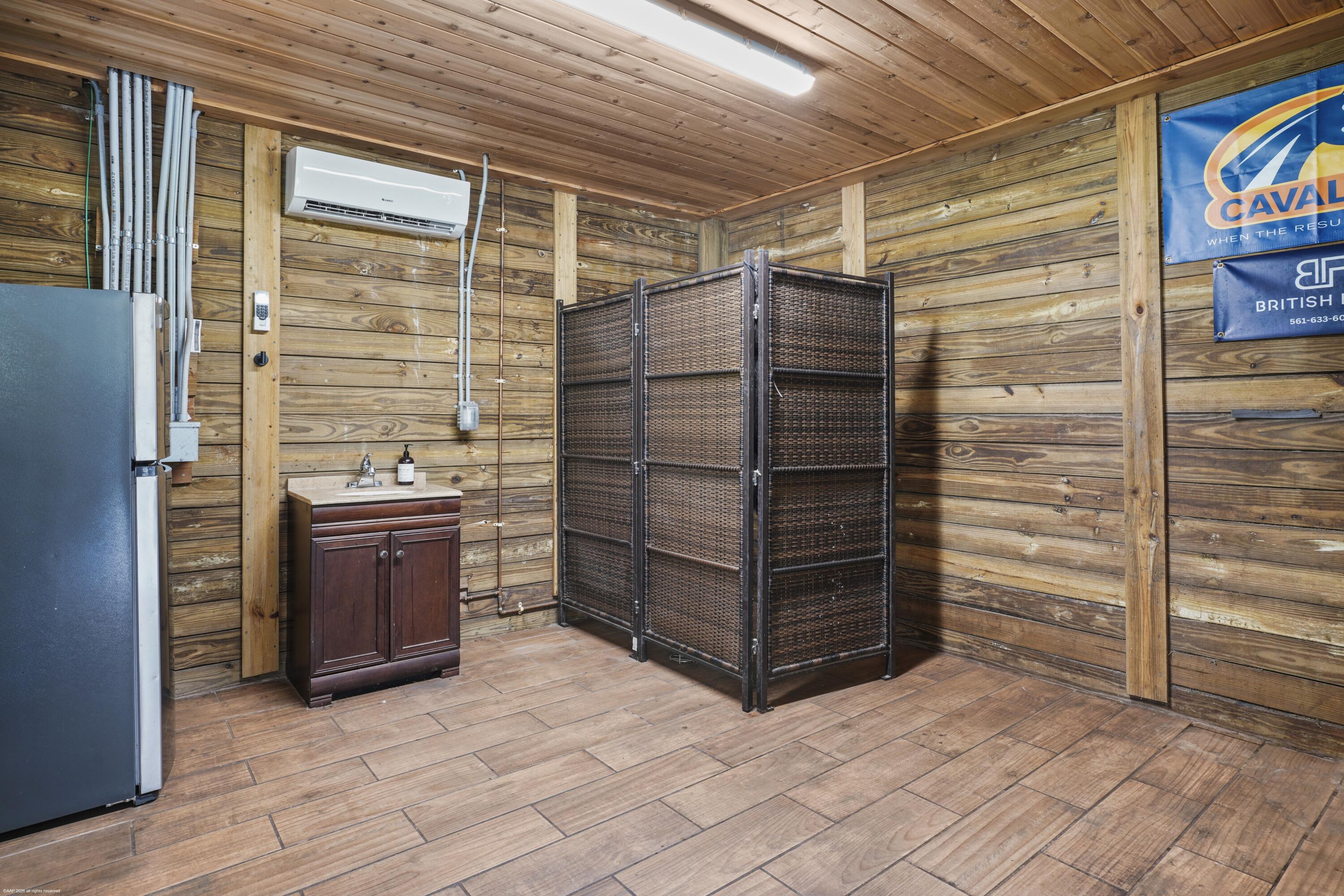 2560 Buck Ridge Trail