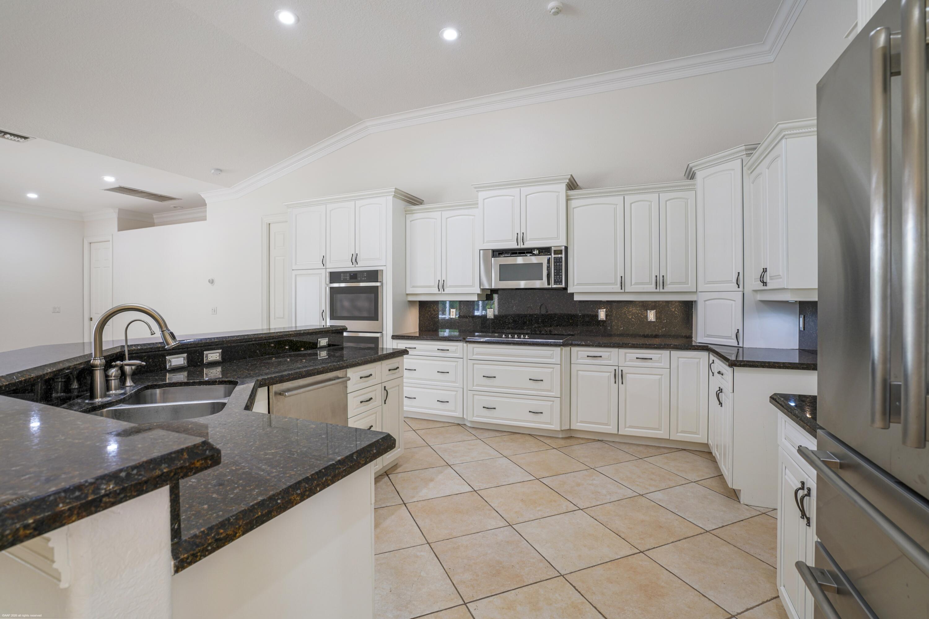 2560 Buck Ridge Trail
