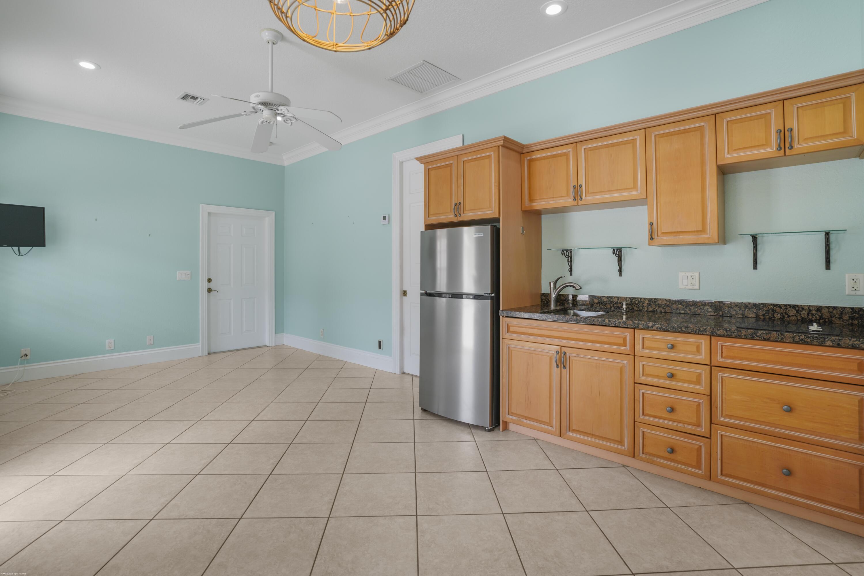 2560 Buck Ridge Trail