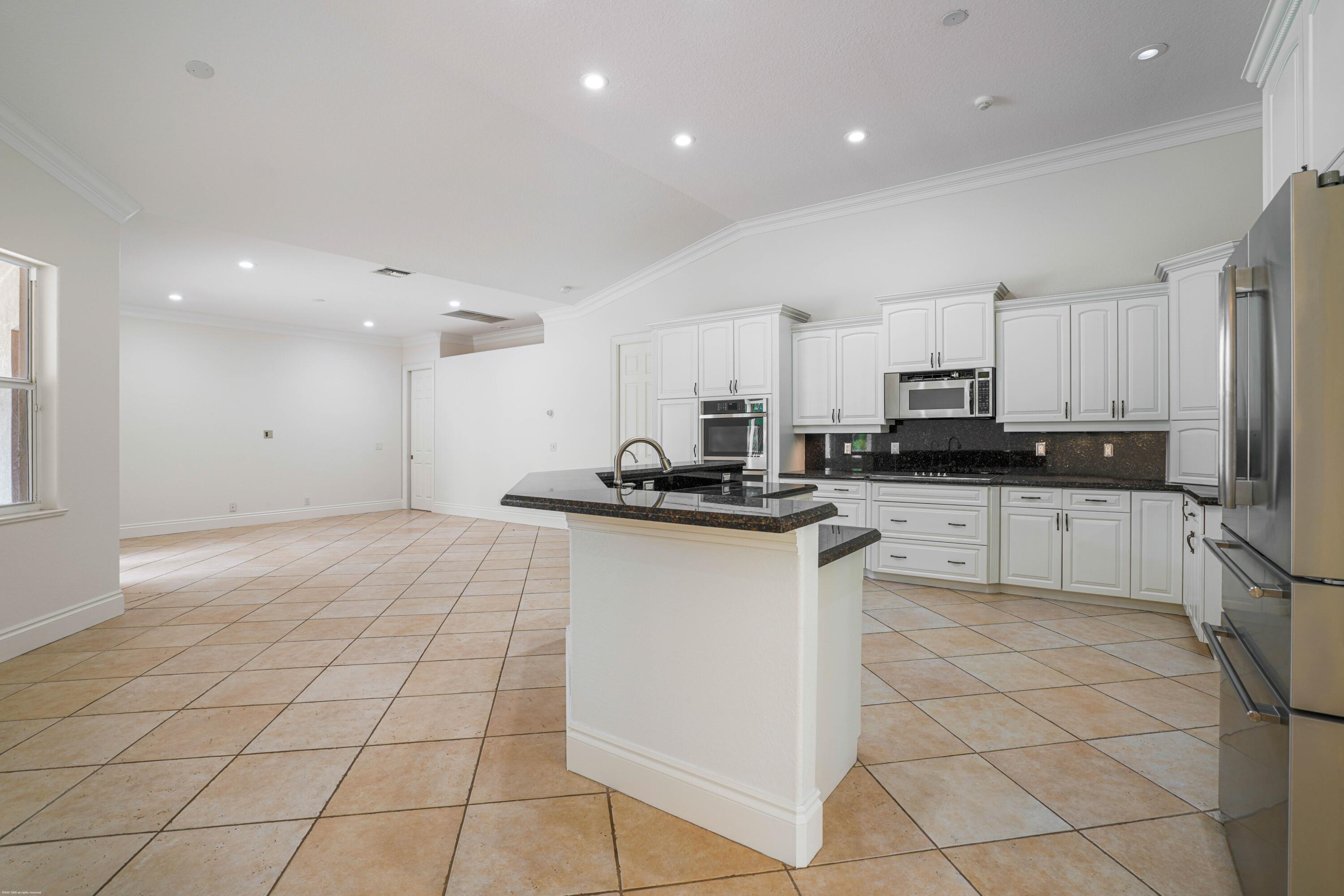 2560 Buck Ridge Trail