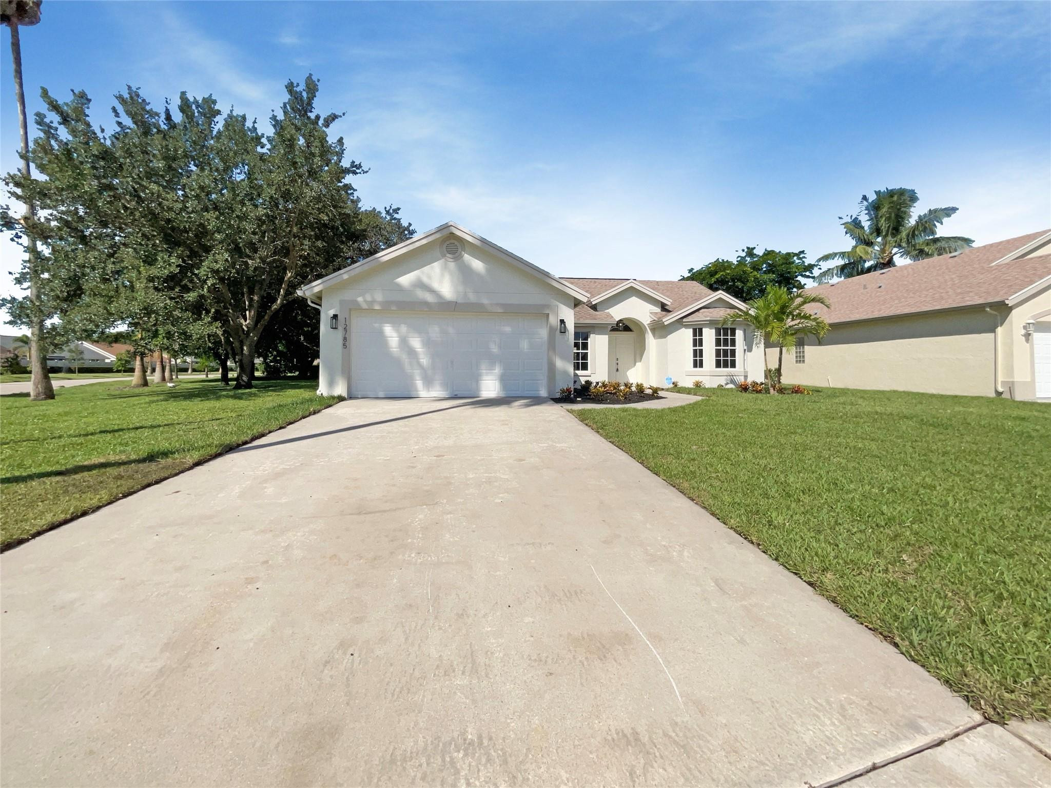 12785 Meadowbreeze Dr