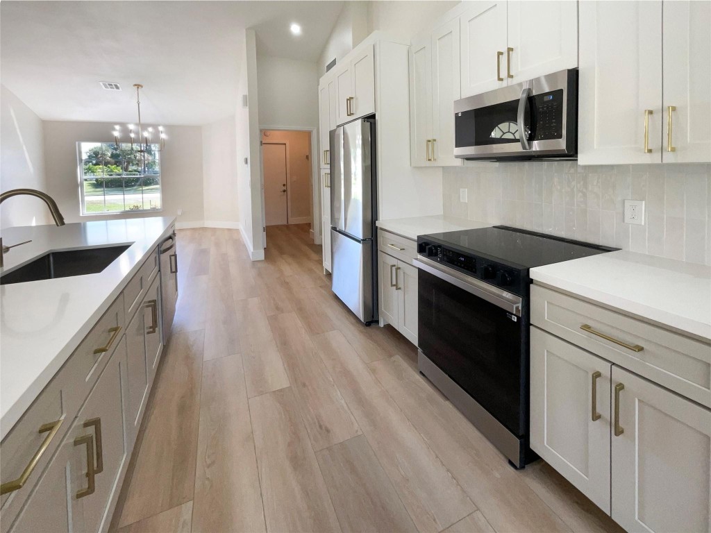 12785 Meadowbreeze Dr