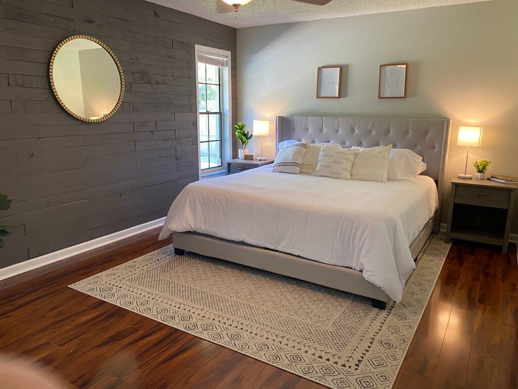 12073 Old Country Road N