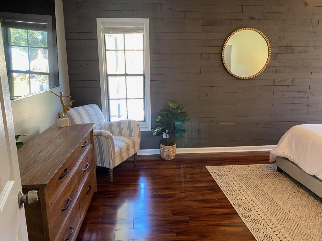 12073 Old Country Road N