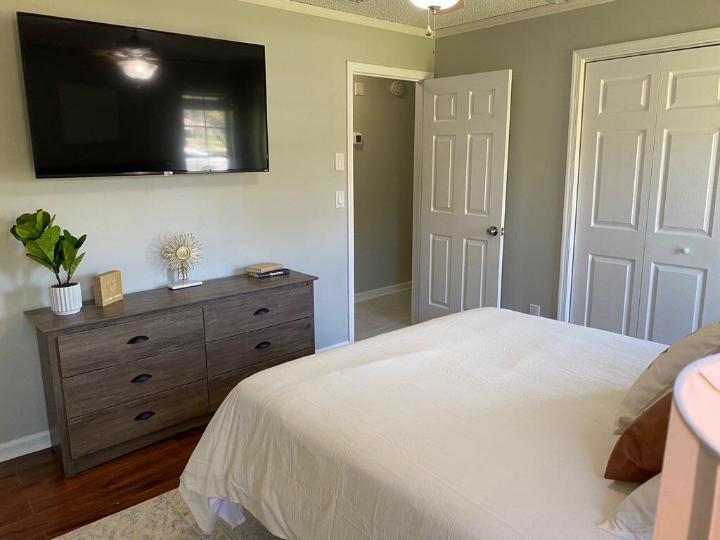 12073 Old Country Road N