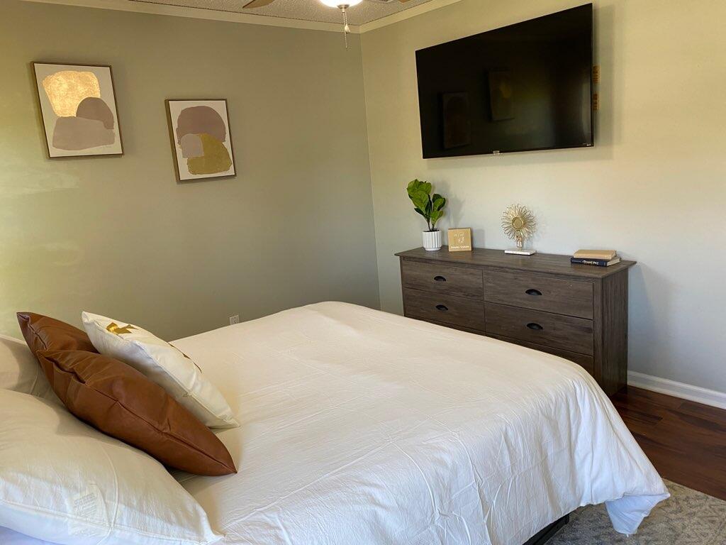 12073 Old Country Road N