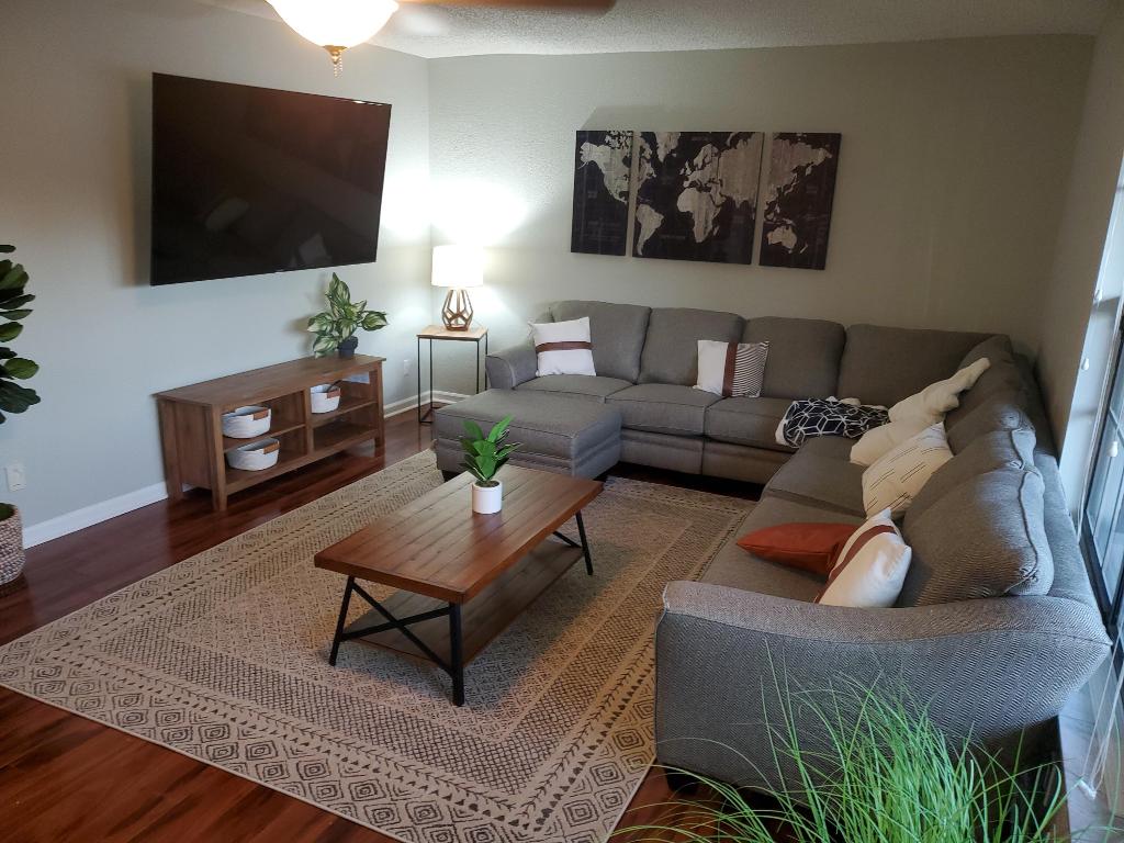 12073 Old Country Road N