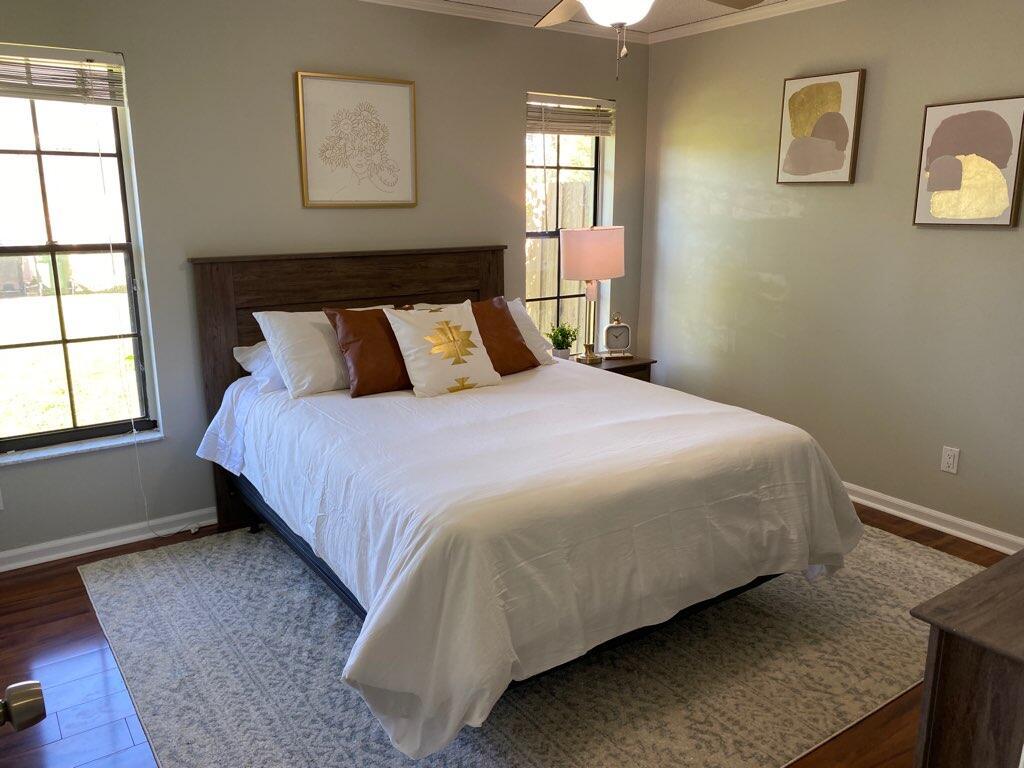 12073 Old Country Road N