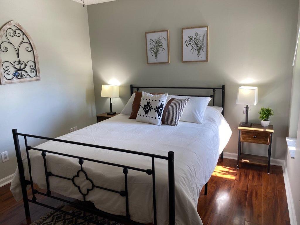 12073 Old Country Road N