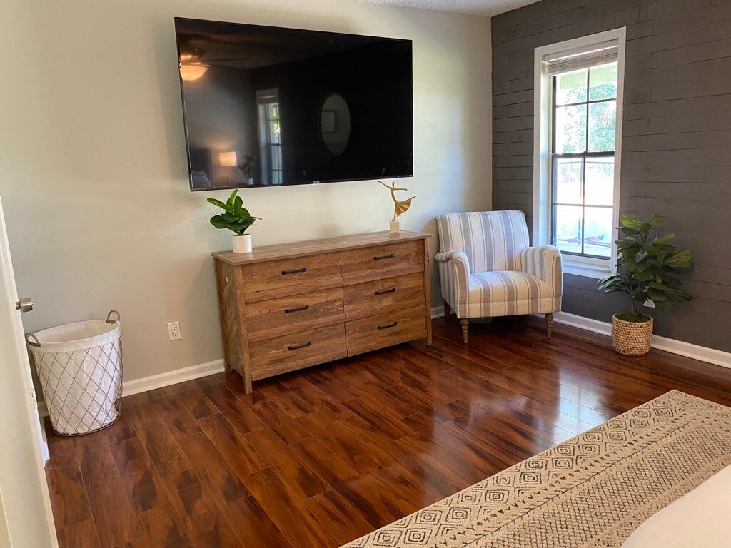 12073 Old Country Road N