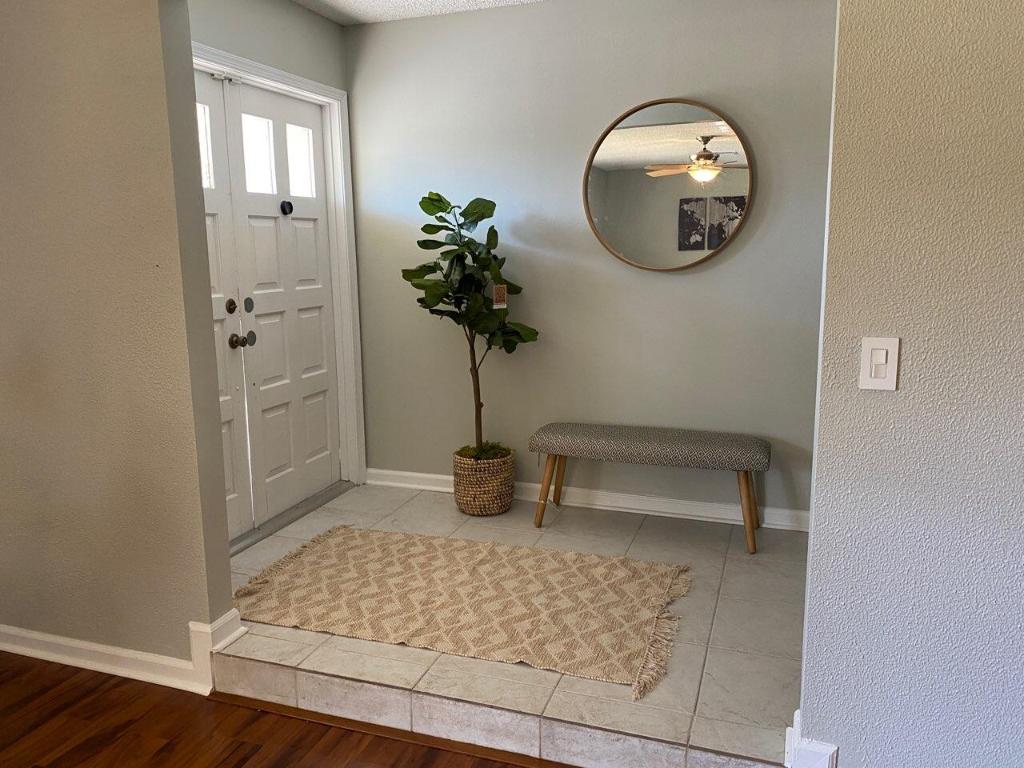 12073 Old Country Road N