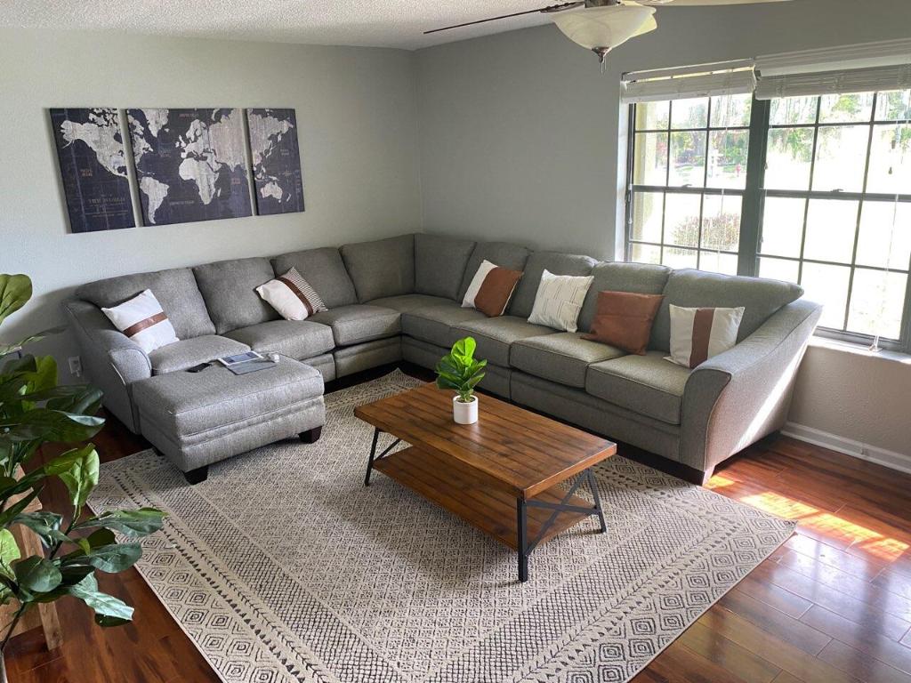 12073 Old Country Road N