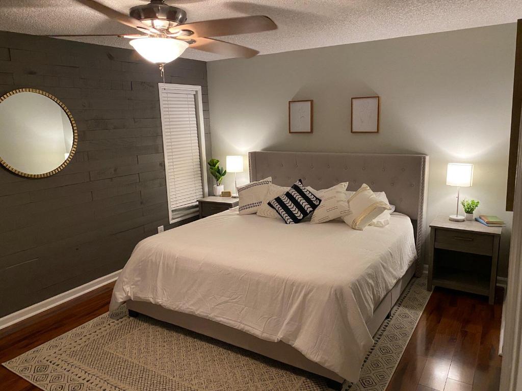 12073 Old Country Road N