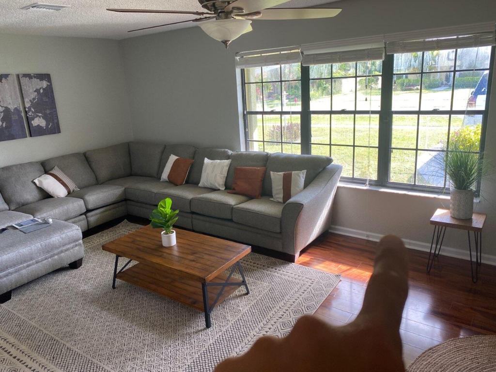 12073 Old Country Road N