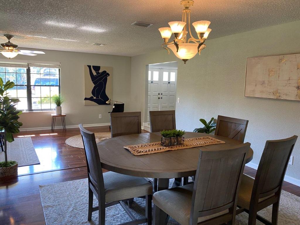 12073 Old Country Road N