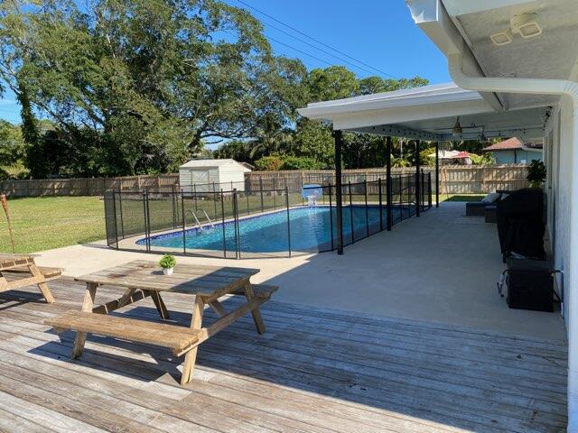 12073 Old Country Road N