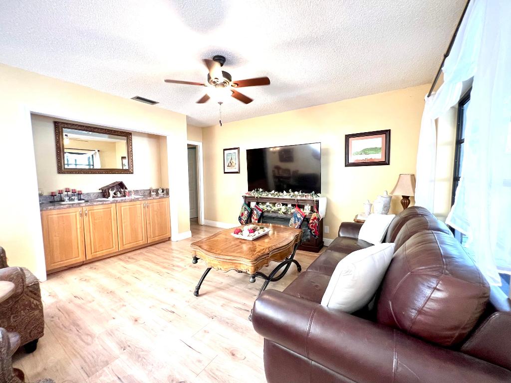 12813 Spinnaker Lane