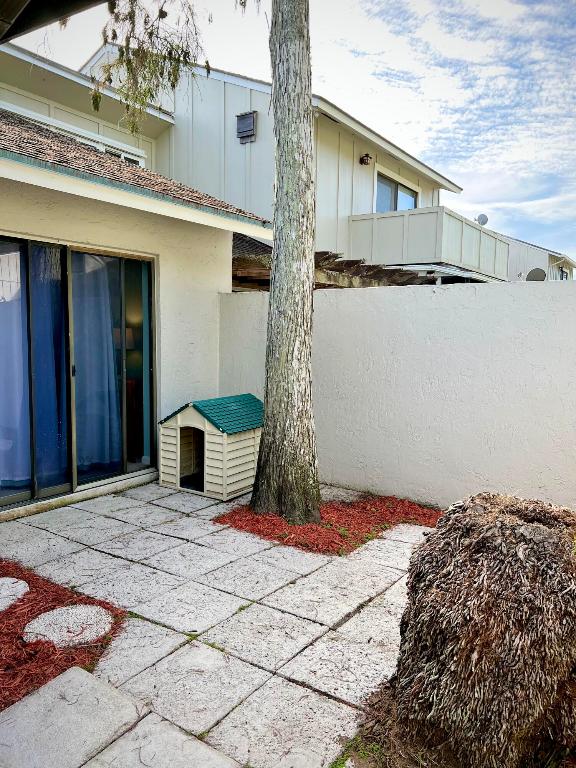 12813 Spinnaker Lane