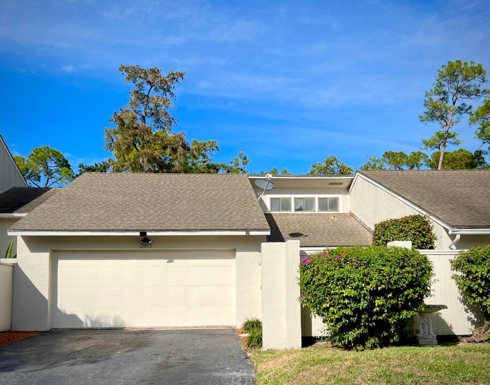 12813 Spinnaker Lane