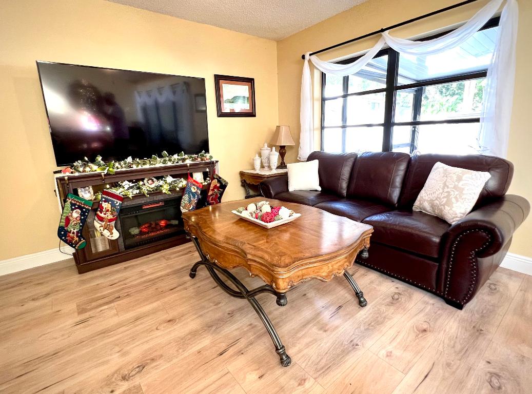 12813 Spinnaker Lane