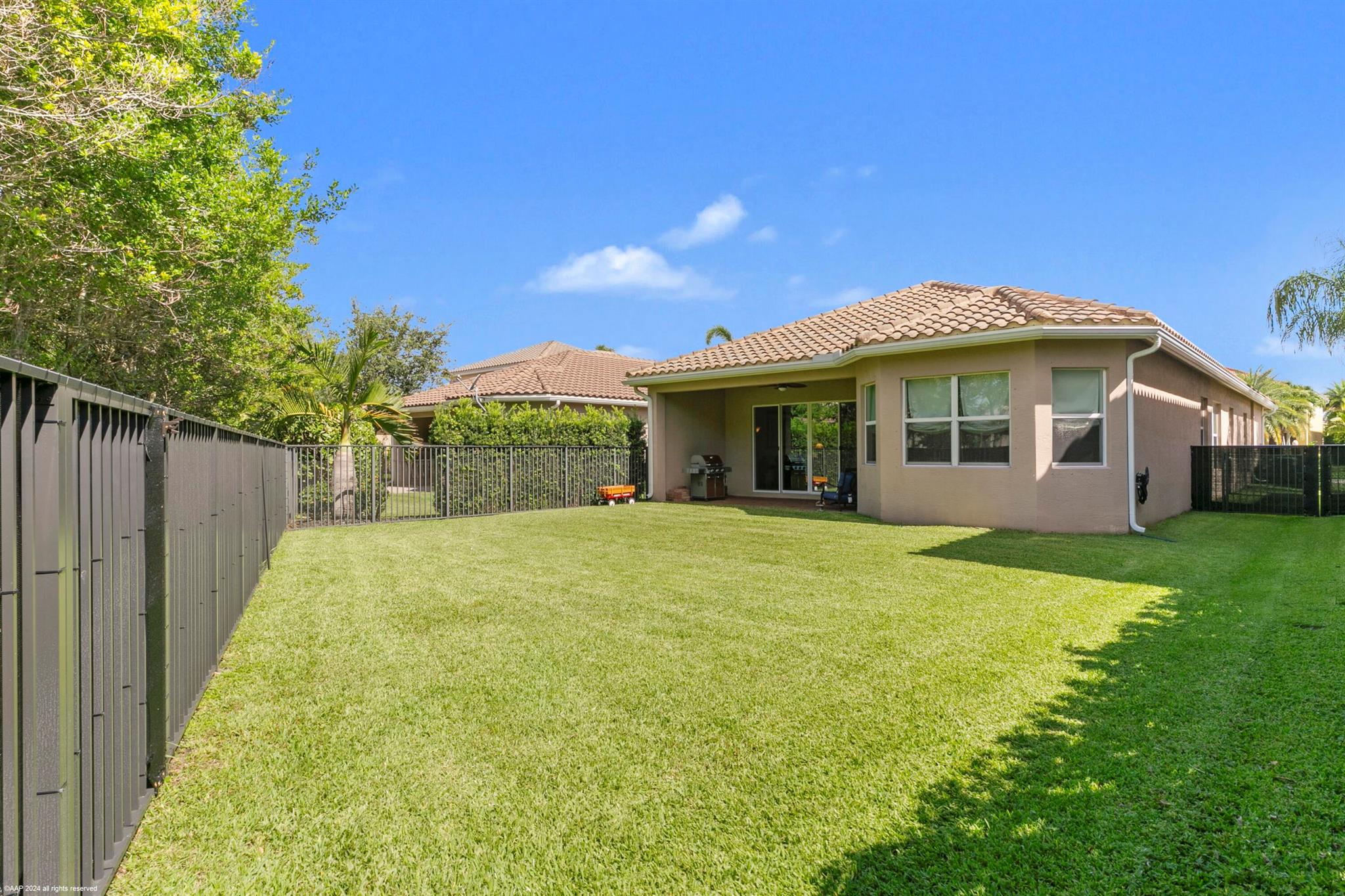 8073 Pinnacle Pass Way