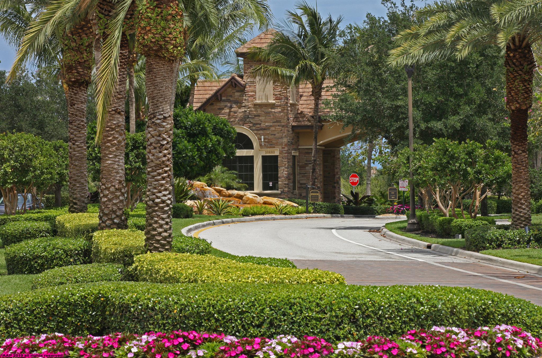 8073 Pinnacle Pass Way