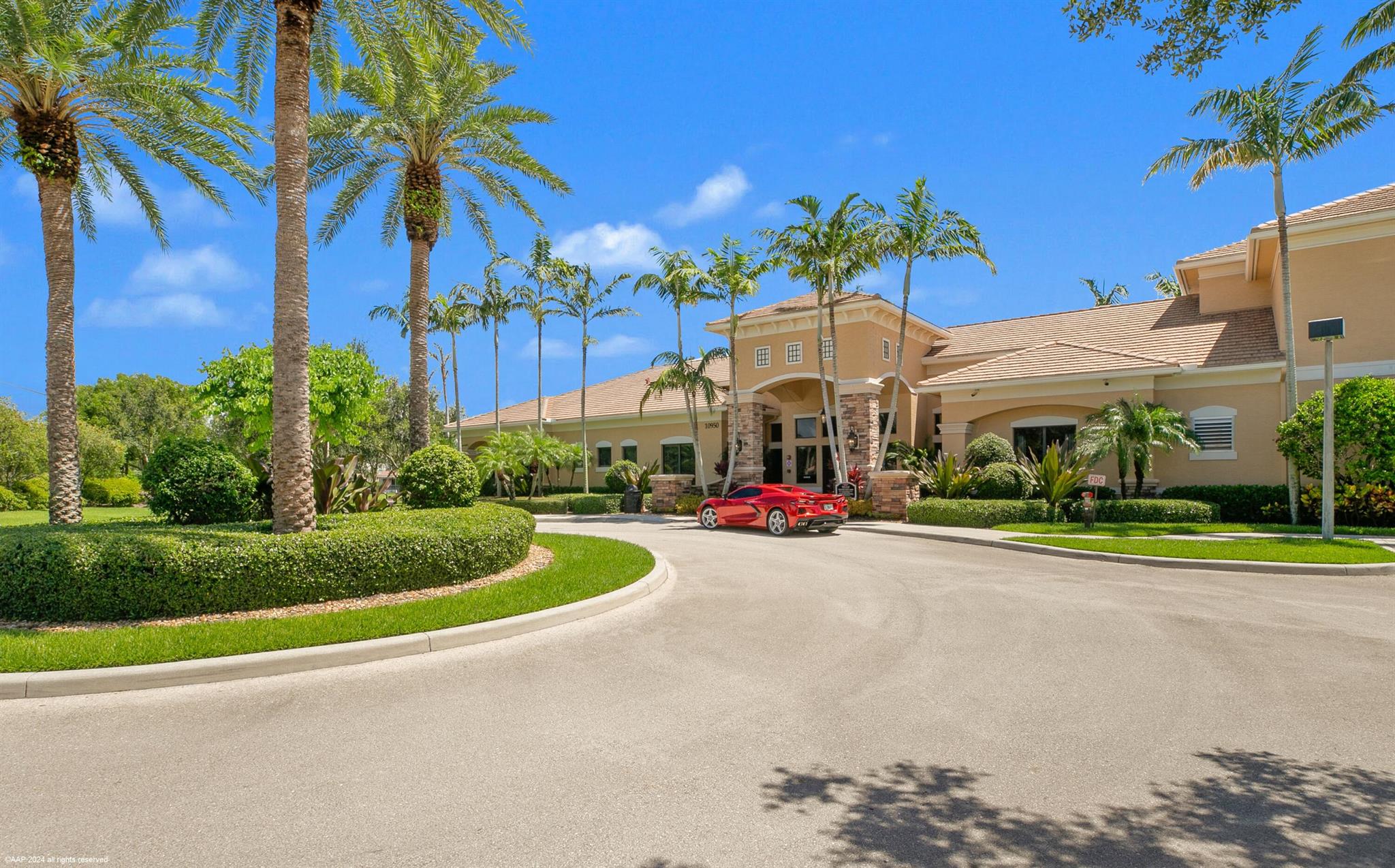 8073 Pinnacle Pass Way