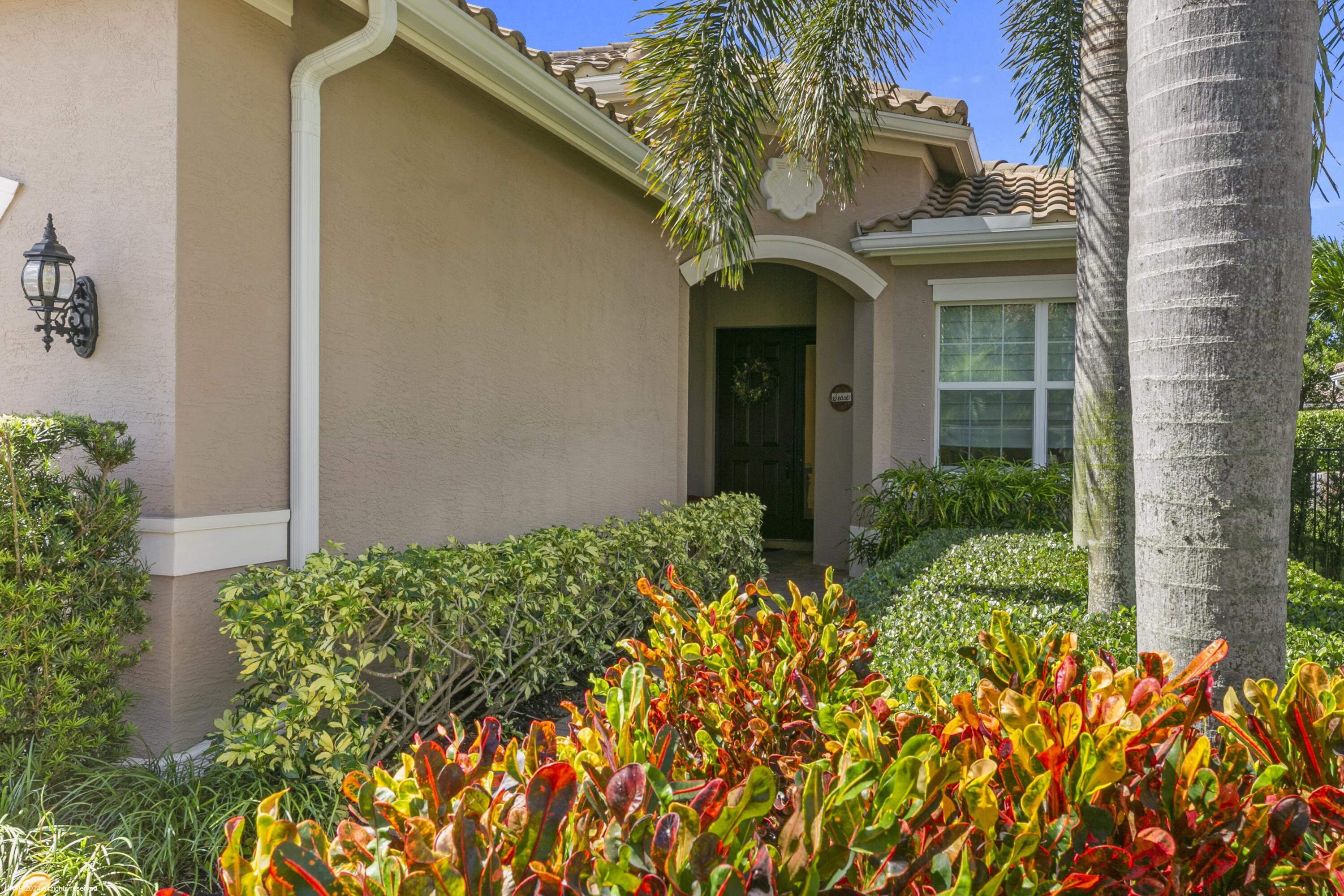 8073 Pinnacle Pass Way