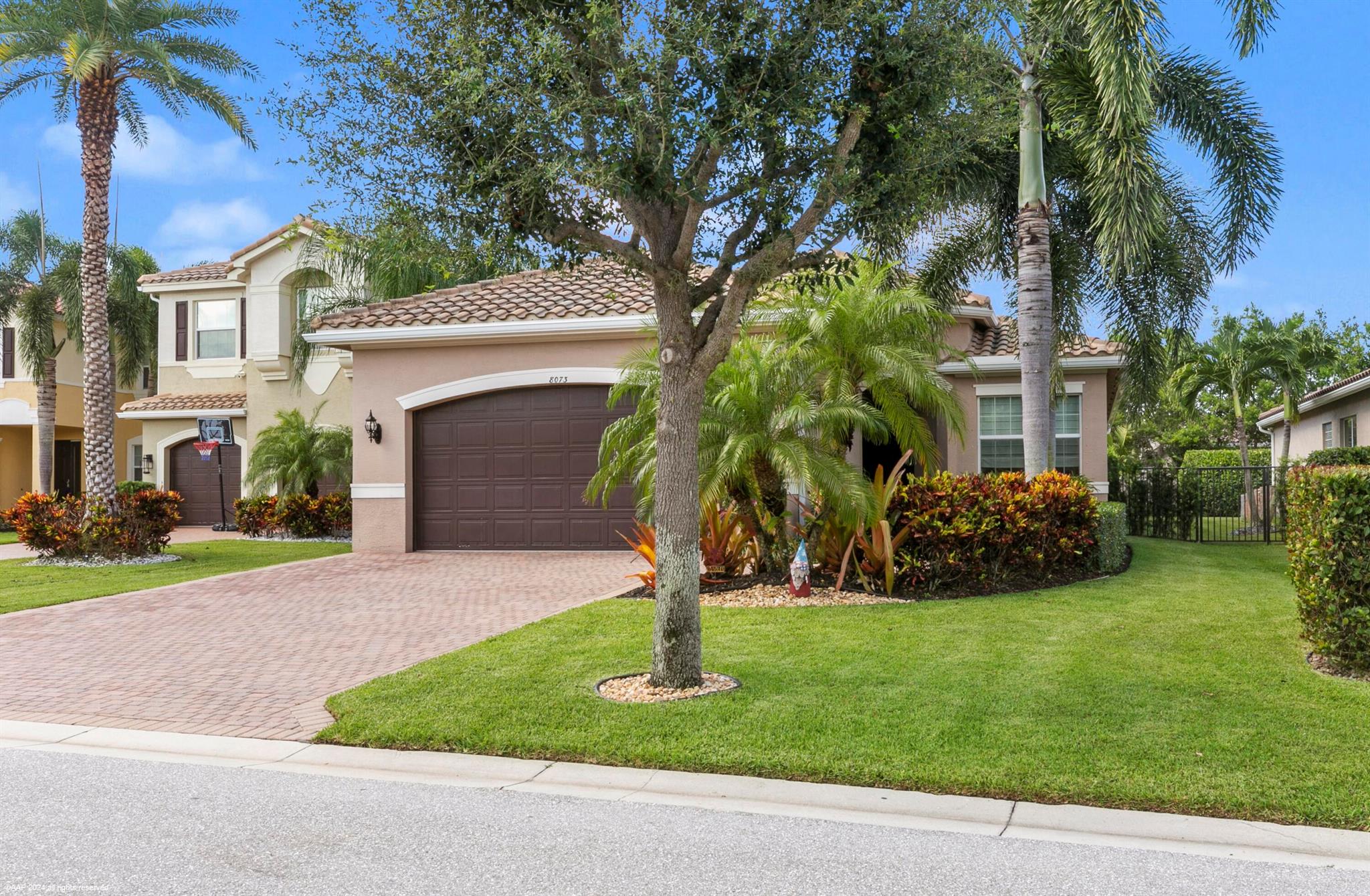 8073 Pinnacle Pass Way