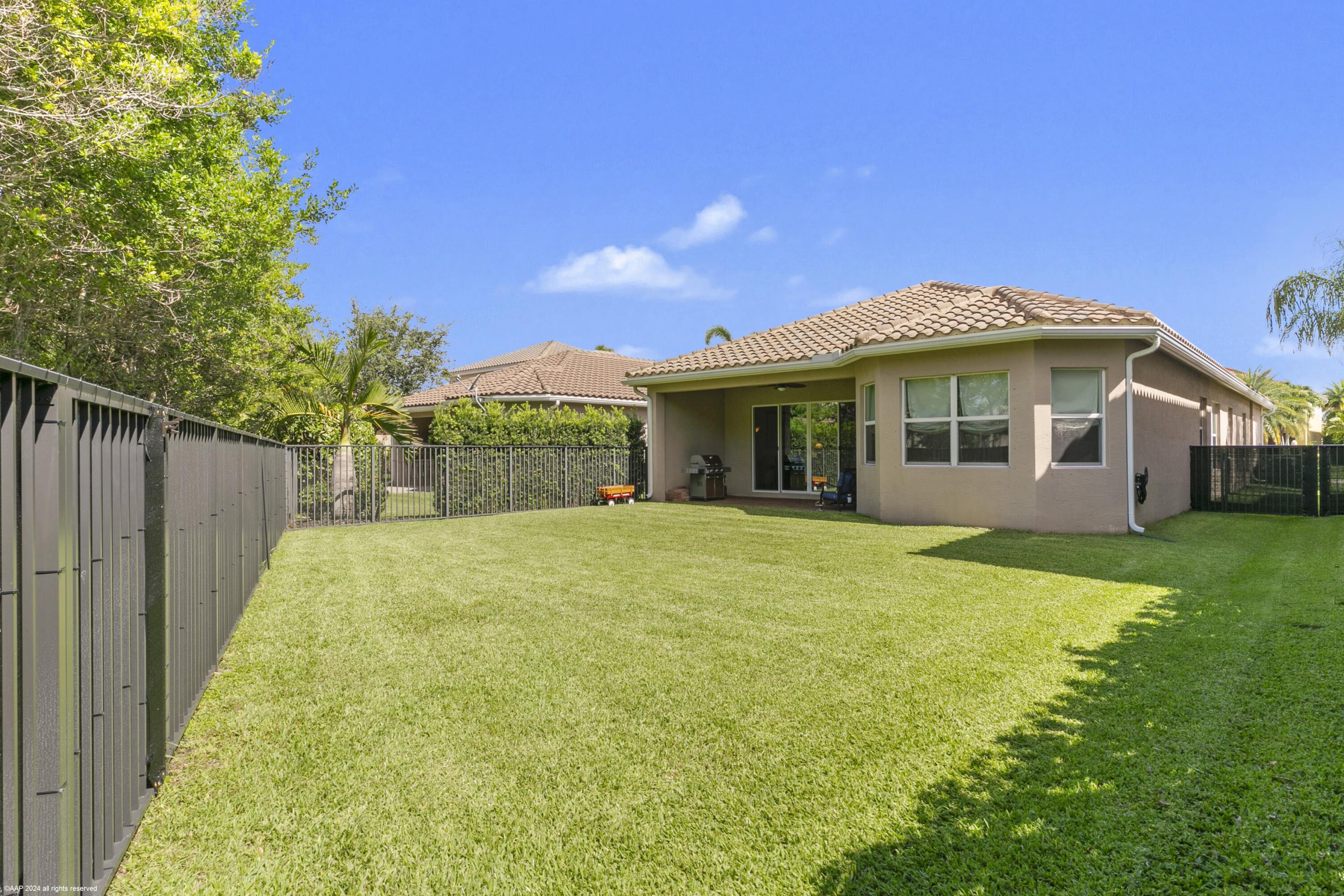 8073 Pinnacle Pass Way