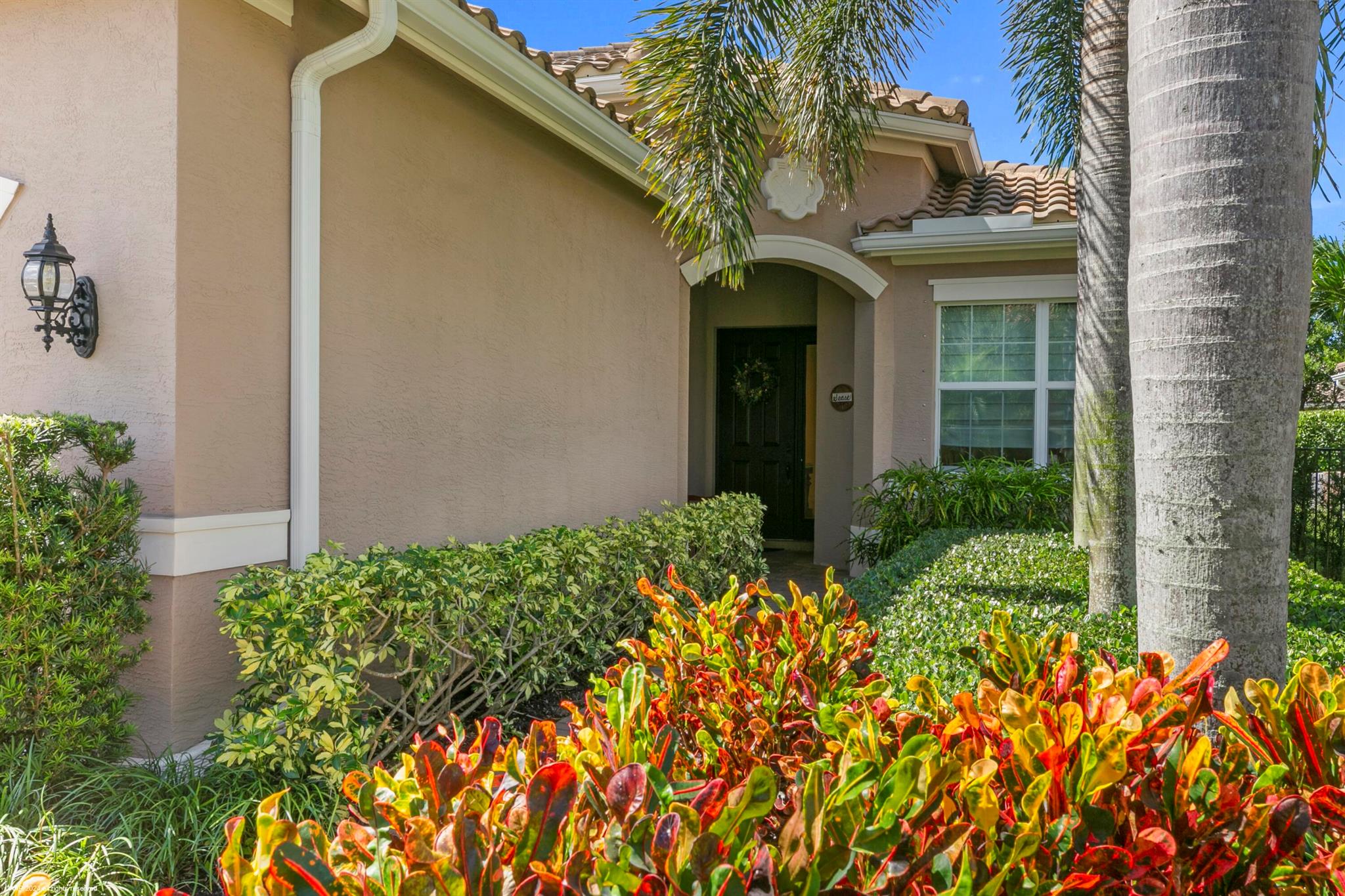 8073 Pinnacle Pass Way