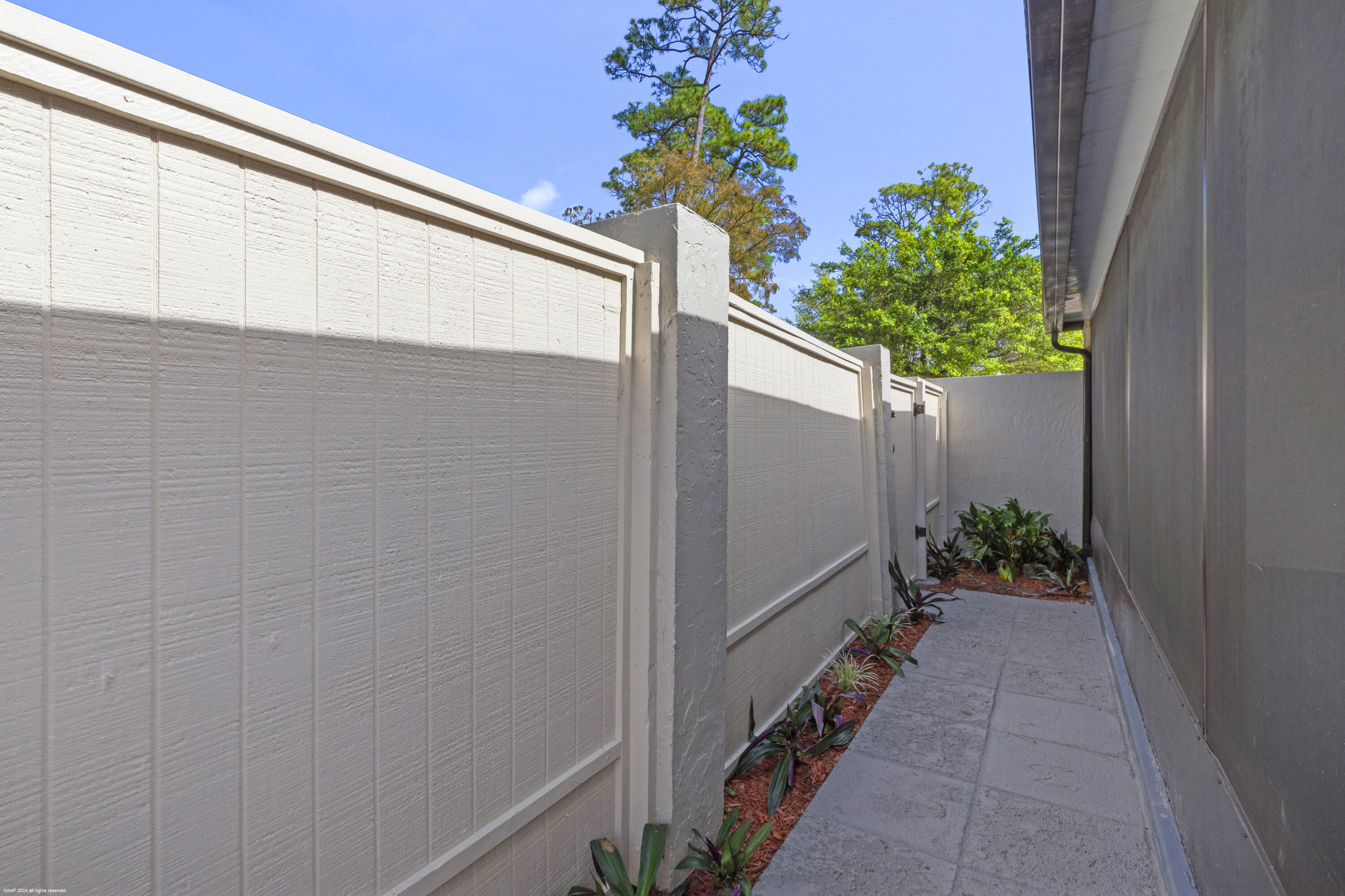 12813 Spinnaker Lane