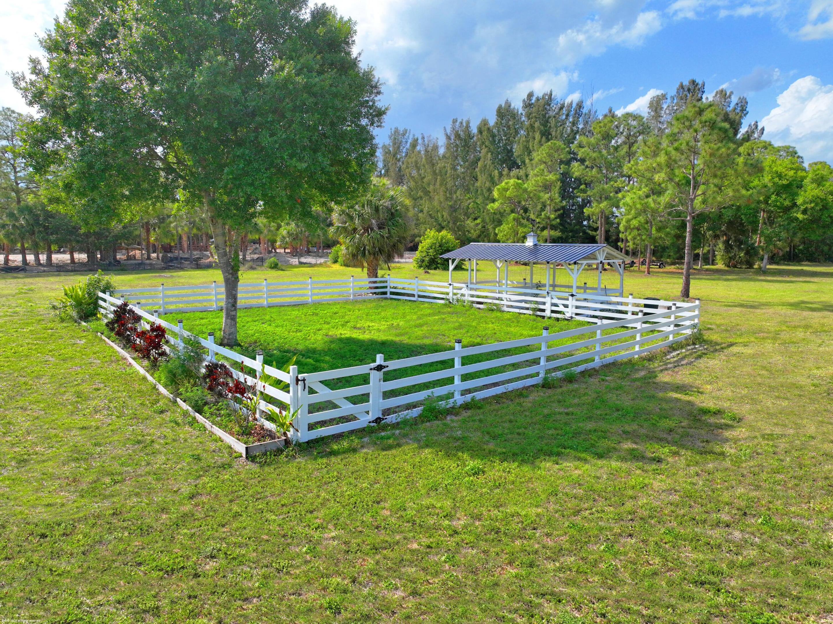 19361 W Sycamore Drive