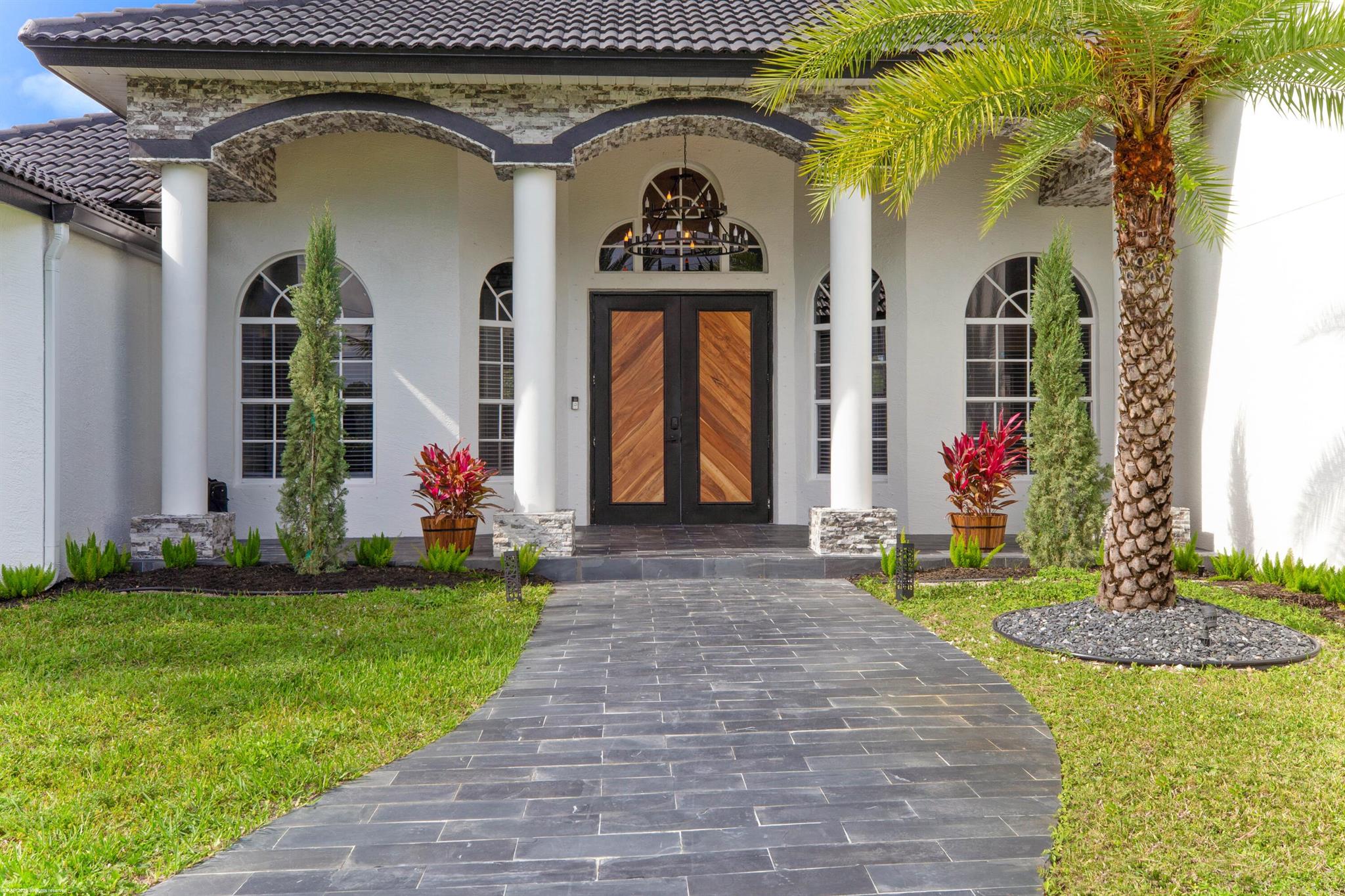 19361 W Sycamore Drive