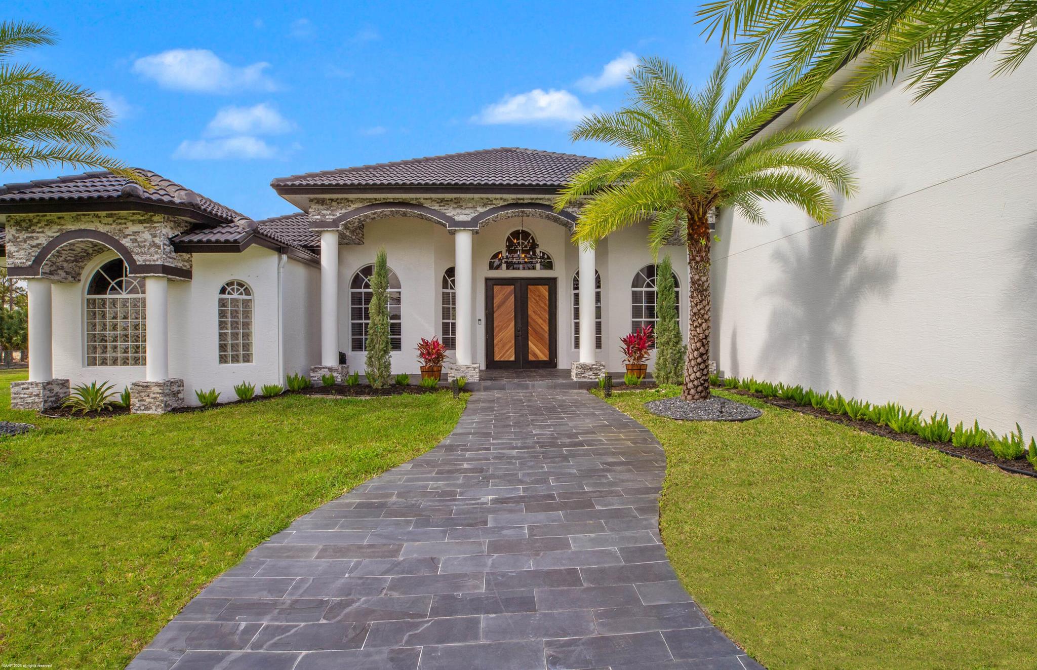 19361 W Sycamore Drive