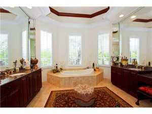 10679 Versailles Boulevard