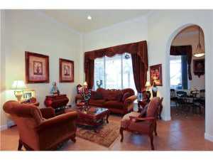 10679 Versailles Boulevard