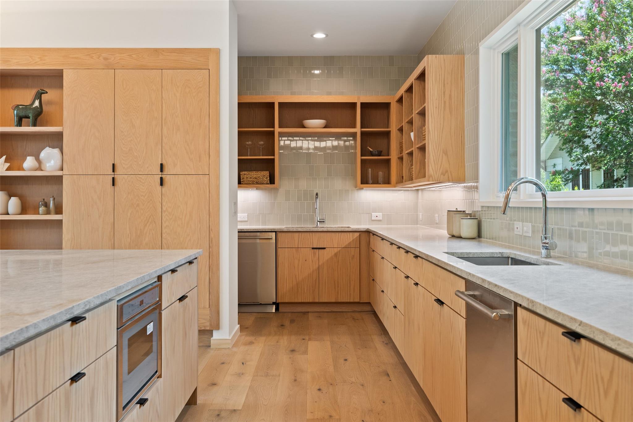 1319 Bonham TER
