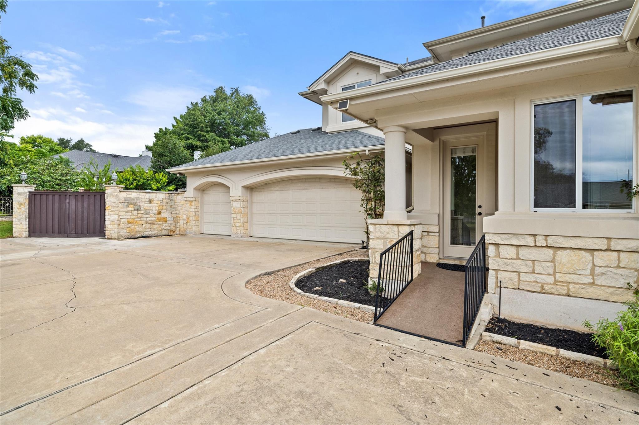 605 Ladin LN