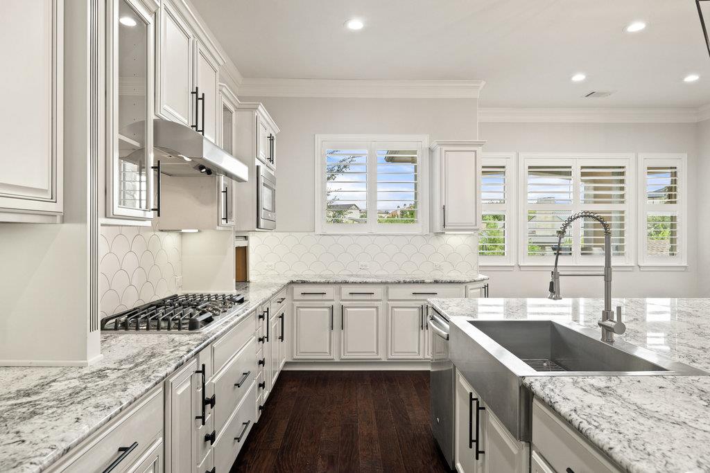 305 Enchanted Hilltop WAY